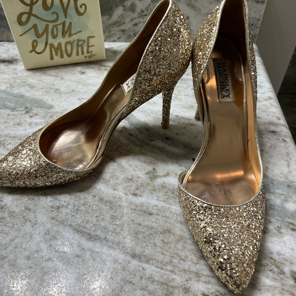 Badgley Mischka gold sequin pumps size 8